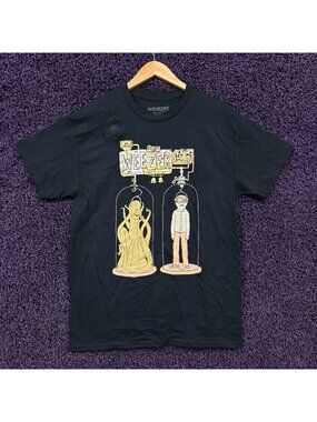Weezer Alien and Man T-Shirt Size Medium